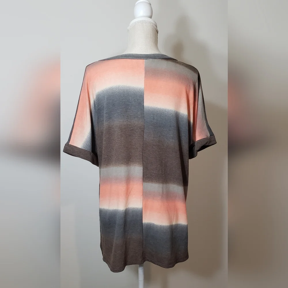 Sew In Love women's vneck top, NWOT, size M - Picture 4 of 6